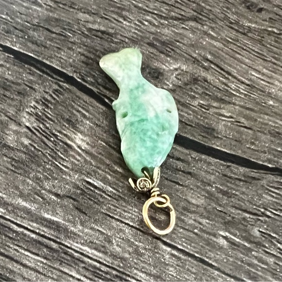 Vintage Green Jade & Gold Fish Pendant - Picture 4 of 5